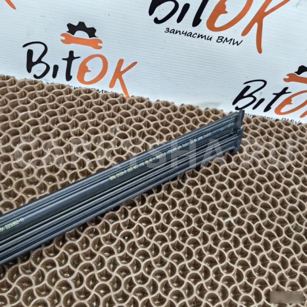 Уплотнитель стекла BMW X3 