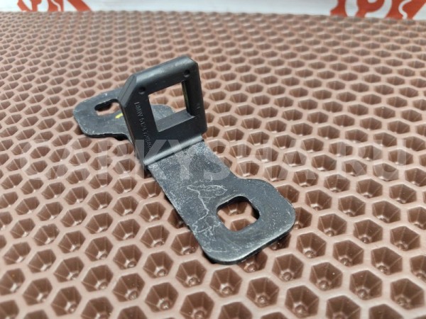 Скоба замка багажника BMW X1 