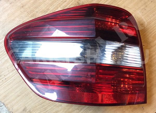 Фонарь задний LH DARK Mercedes-Benz M-klasse II (W164) оригинальный номер A1649061100 A1648203964 A1648202164 A 164 906 11 00 A 164 820 39 64 A 164 820 21 64 4401946LUQ2 4401946LAQ2 504587E MD660250E-10W0 504587-E 3087935 440-1946L-AQ2