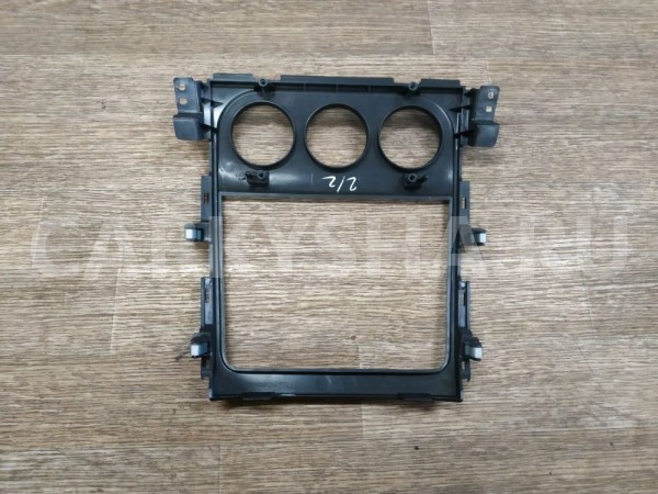 Рамка магнитолы Suzuki SX4 оригинальный номер 7382479J10ZCA