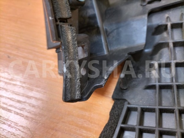 Решетка под лобовое стекло (жабо) левая Honda Fit Honda Fit оригинальный номер 74200TF70051