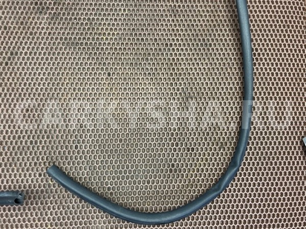 Уплотнитель капота BMW 5er 