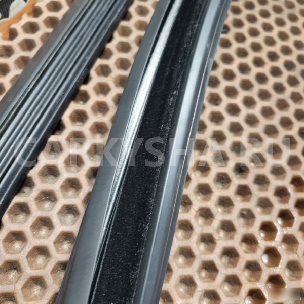 Уплотнительная резинка стекла BMW X3 