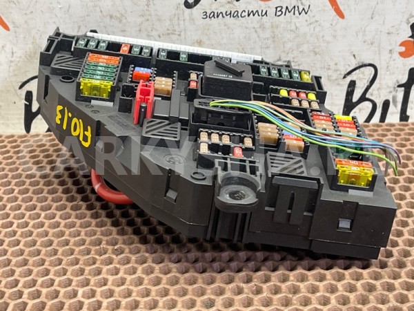 Блок предохранителей в багажнике BMW 5er 