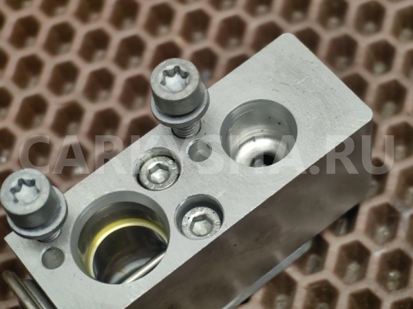 Предохранительный клапан кондиционера BMW X1 