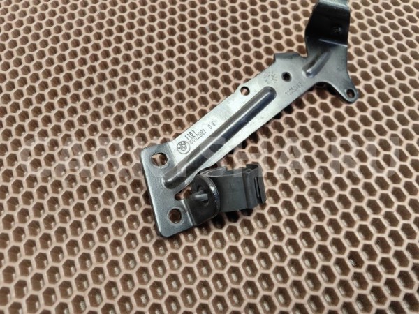 Кронштейн впускного коллектора BMW 5er 