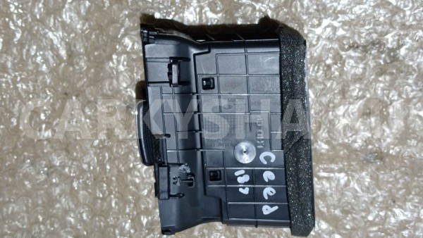 Дефлектор воздушный Kia Ceed CD (2018—2021) Kia Cee'd оригинальный номер 97420j7000