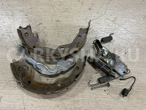 Колодки тормозные барабанные Toyota RAV 4 IV (CA40) оригинальный номер 46540-42010