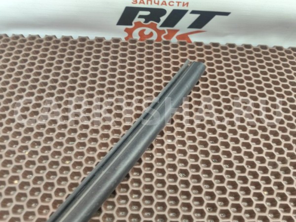 Уплотнительная резинка крыла BMW X5 