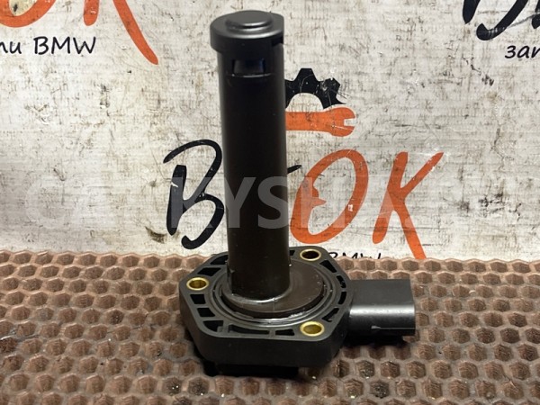 Датчик уровня масла в двигателе BMW 5er 