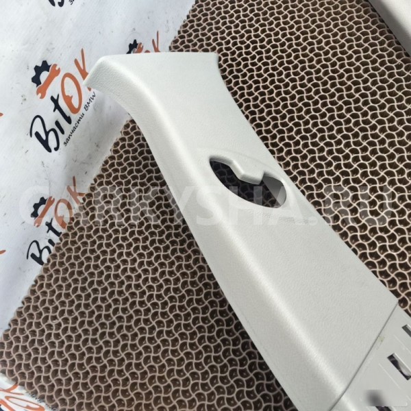 Накладка центральной стойки BMW X1 