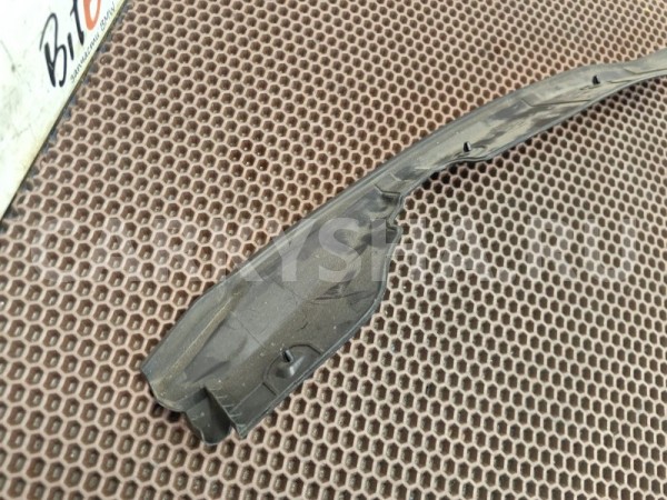 Уплотнитель стыка двери BMW X1 