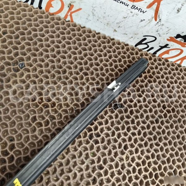 Уплотнитель стекла BMW X6 