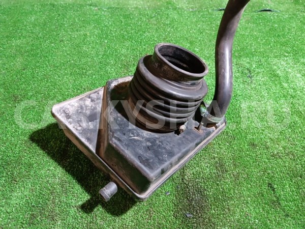 Резонатор воздушного фильтра Nissan Cefiro 