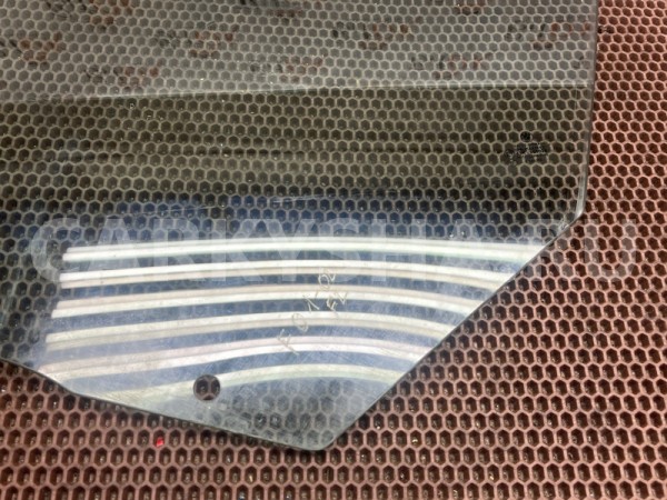 Стекло двери боковое BMW 7er 