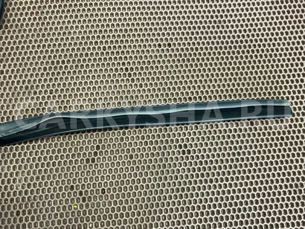 Уплотнитель стекла двери BMW 5er 