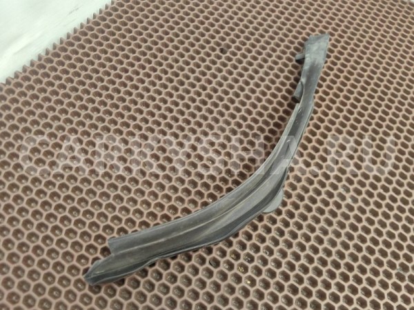 Уплотнитель крыла BMW X5 