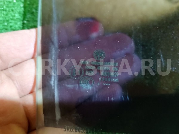 Стекло двери задней правой Volkswagen Golf 