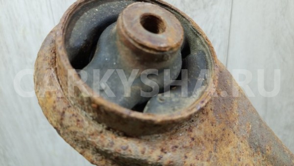 Кулак задний правый Mitsubishi Outlander CU5W 4G69 Mitsubishi i оригинальный номер MR519030