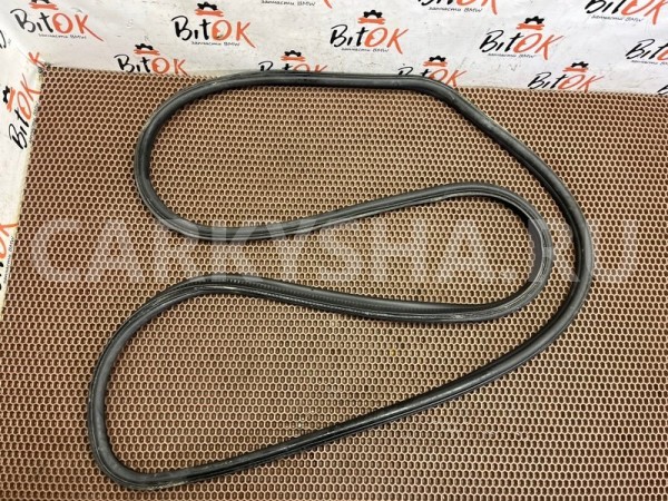 Уплотнительная резинка багажника BMW 7er 