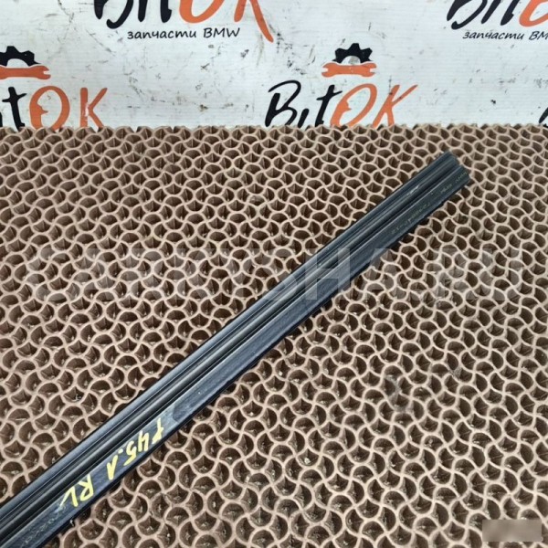 Уплотнитель стекла BMW 2er 