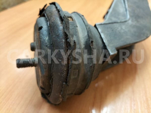 Подушка (опора) двигателя левая BMW 5-Series E39 BMW 5er оригинальный номер 1092973