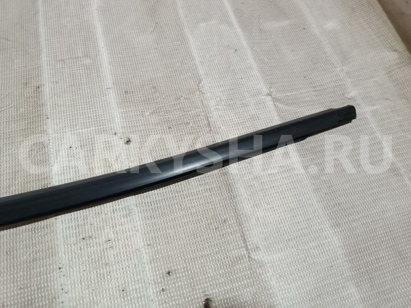 Накладка стекла заднего левого Volkswagen Passat 