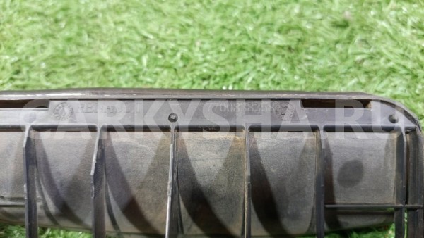 Решетка вентиляционная Renault Sandero 2019 Renault 18 оригинальный номер 7700419636