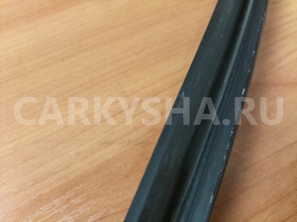 Уплотнитель стекла двери передний левый Mitsubishi Mitsubishi Galant 