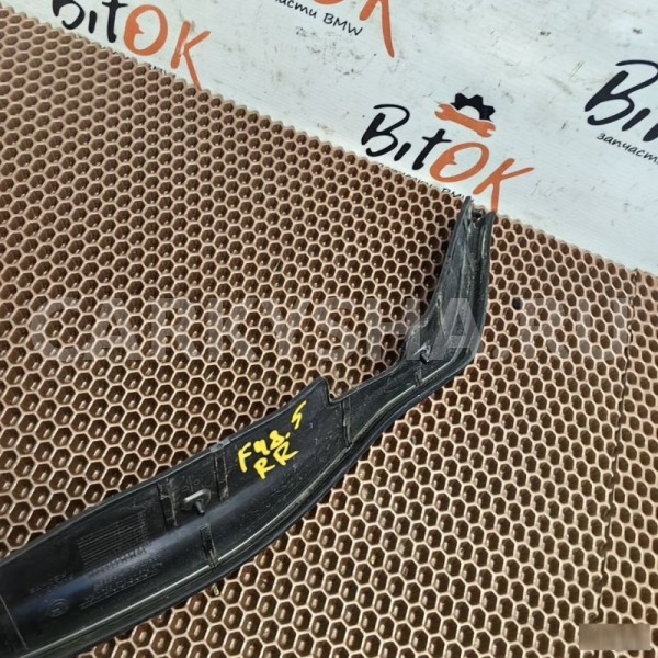 Уплотнитель стыка двери BMW X1 