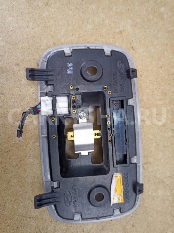 Название детали Плафон салона средний Модель KIA Soul Kia Soul оригинальный номер 928502H000QW