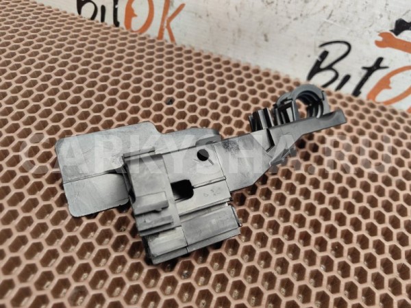 Кронштейн проводки двигателя BMW 5er 