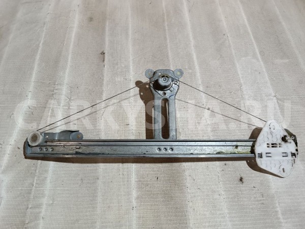 Стеклоподъемник механ. передний правый Renault Logan 