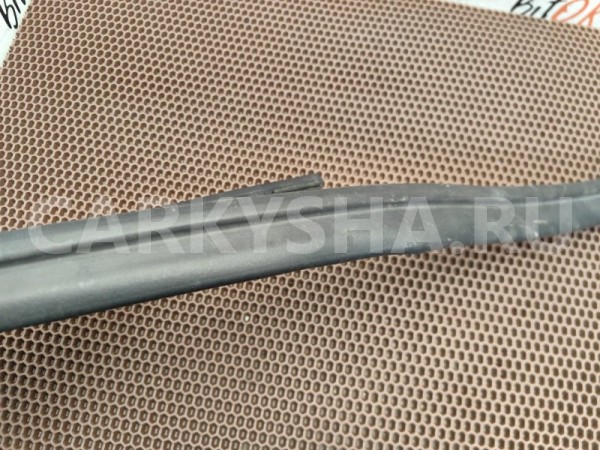 Уплотнительная резинка капота BMW X1 