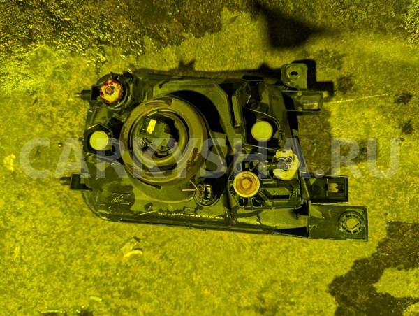 Фара Mitsubishi Pajero 