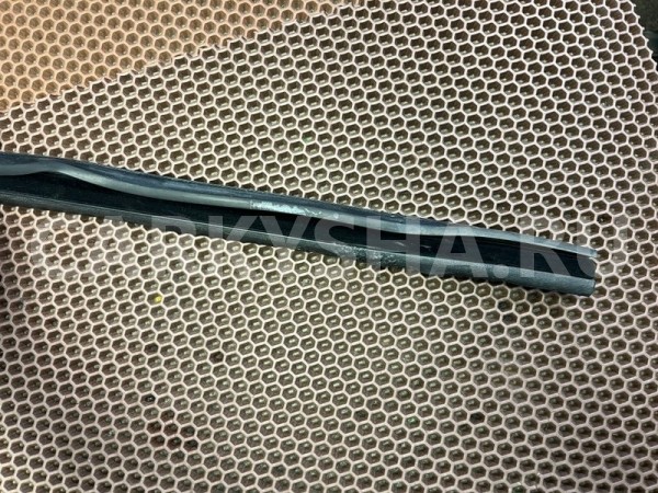 Уплотнитель стекла двери BMW 5er 