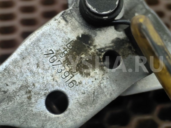 Крюк капота BMW 3er оригинальный номер 51 23 7 073 916, 51 23 7 073 916, 51237073916, 7073916