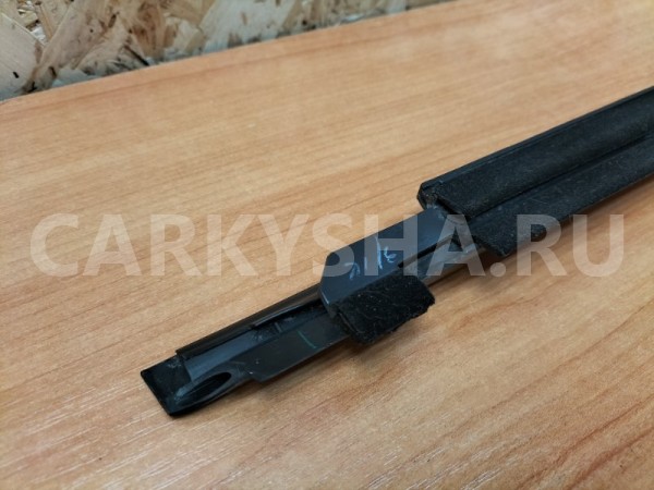 Молдинг стекла двери задний правый Toyota Alphard Toyota Alphard оригинальный номер 7572158010