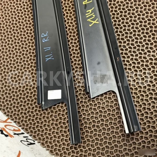 Накладка стойки двери BMW X1 