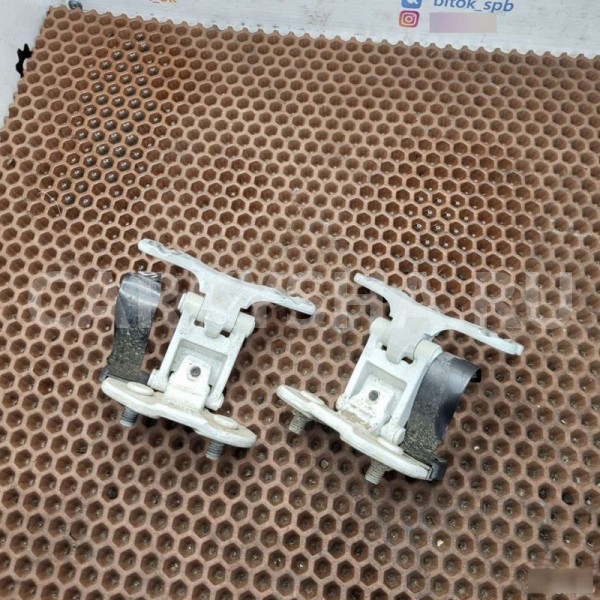 Петли крышки багажника BMW X1 