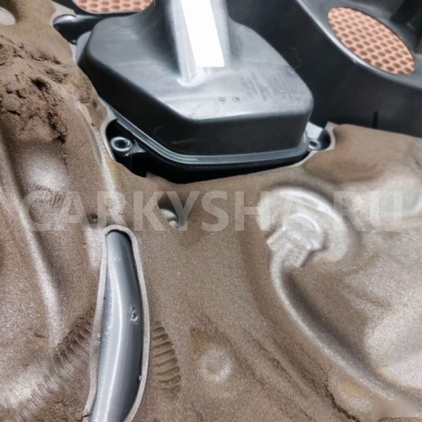 Крышка двигателя BMW X1 