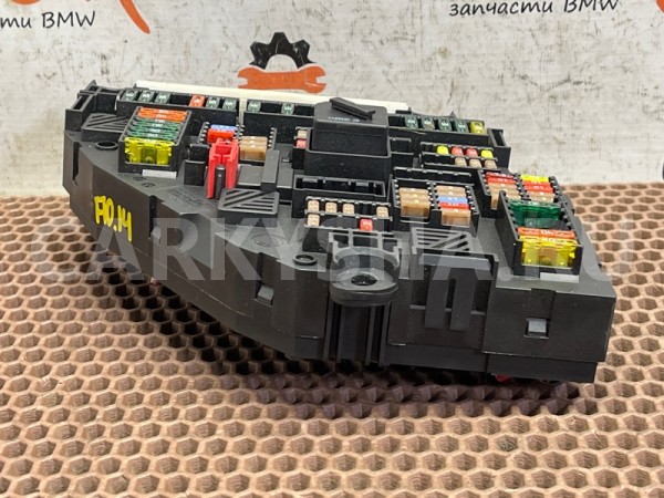 Блок предохранителей в багажнике BMW 5er 