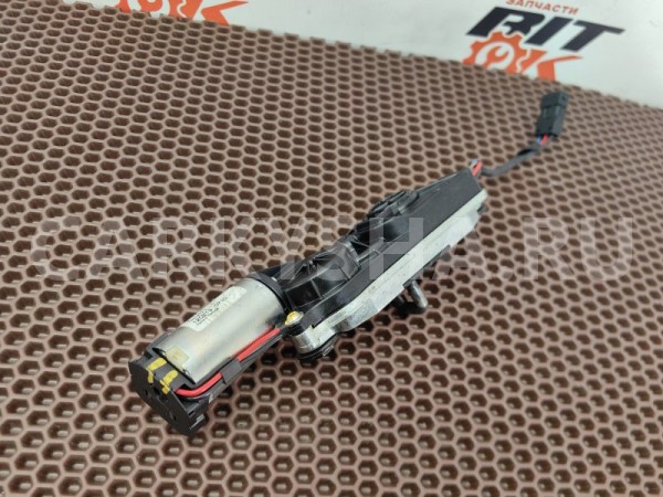 Доводчик багажника BMW X5 