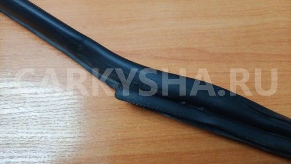 Уплотнитель двери передний левый Mitsubishi Mitsubishi i оригинальный номер MR487165