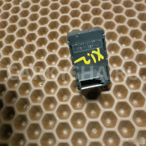 Кнопка стеклоподъемника BMW X1 