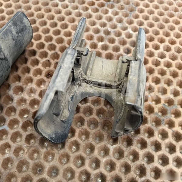 Щиток болта амортизатора BMW X1 