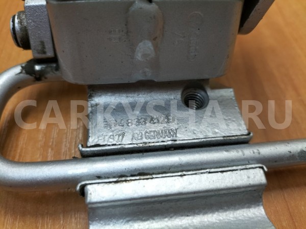 Петля двери нижняя задняя правая Volkswagen Passat Volkswagen Passat 