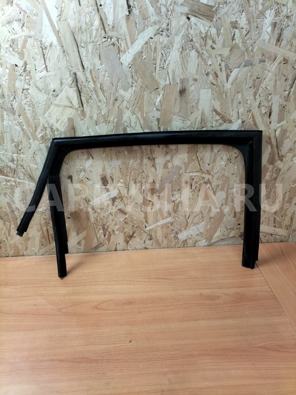 Уплотнитель стекла двери задний правый Volkswagen Volkswagen Polo оригинальный номер 6R6839432