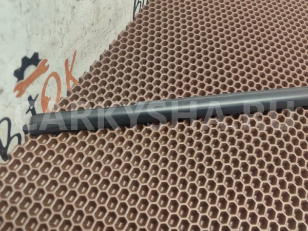 Молдинг стекла двери BMW 3er 